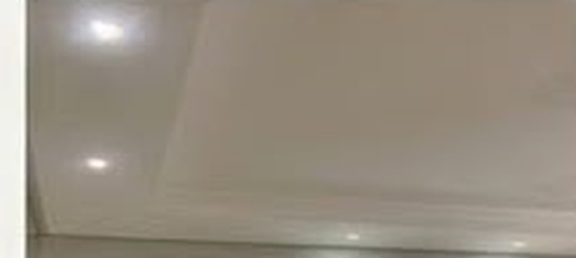 Spots de LED embutidos instalados no forro de gesso de uma residência
